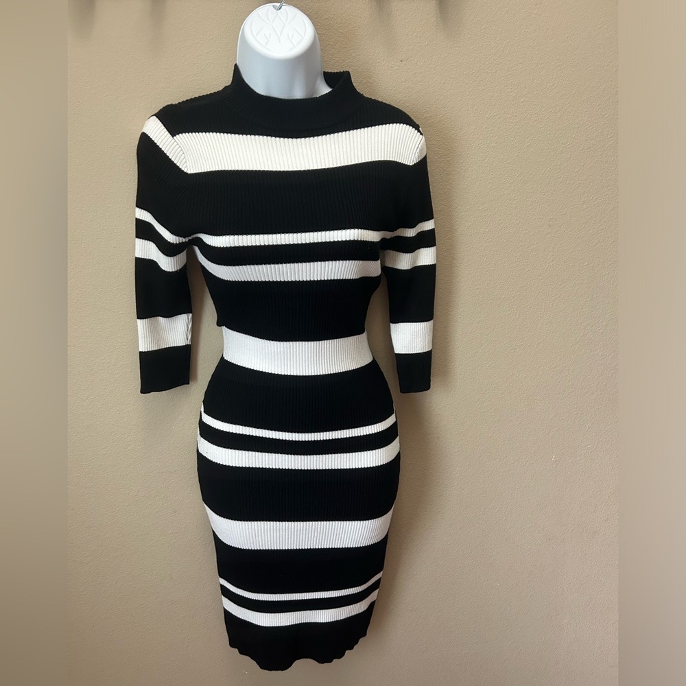 Black & white striped dress 👗 size medium